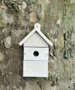 Duurzame Nestkast Lotus gemaakt van FSC-gecertificeerd hout met flexibele invlieggaten