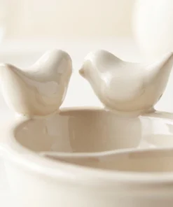 Detail van de witte geglazuurde drinkschaal